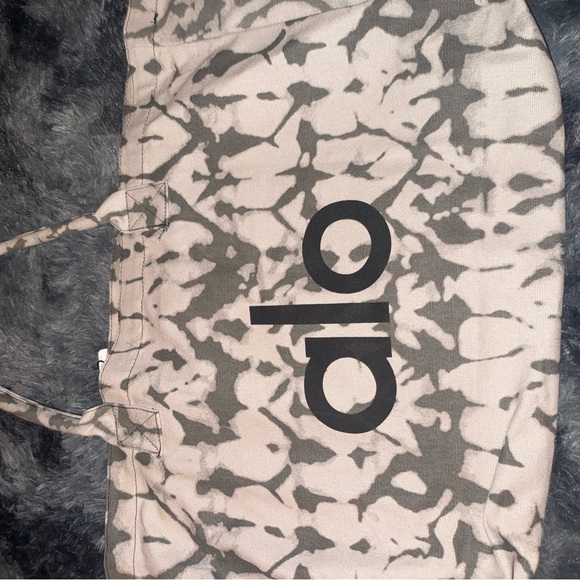 Alo Patterned Tote Bag - Picture 3 of 3